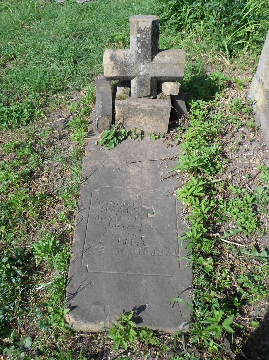 Tombstone of Agnes N.N., cemetery in Bucniowie