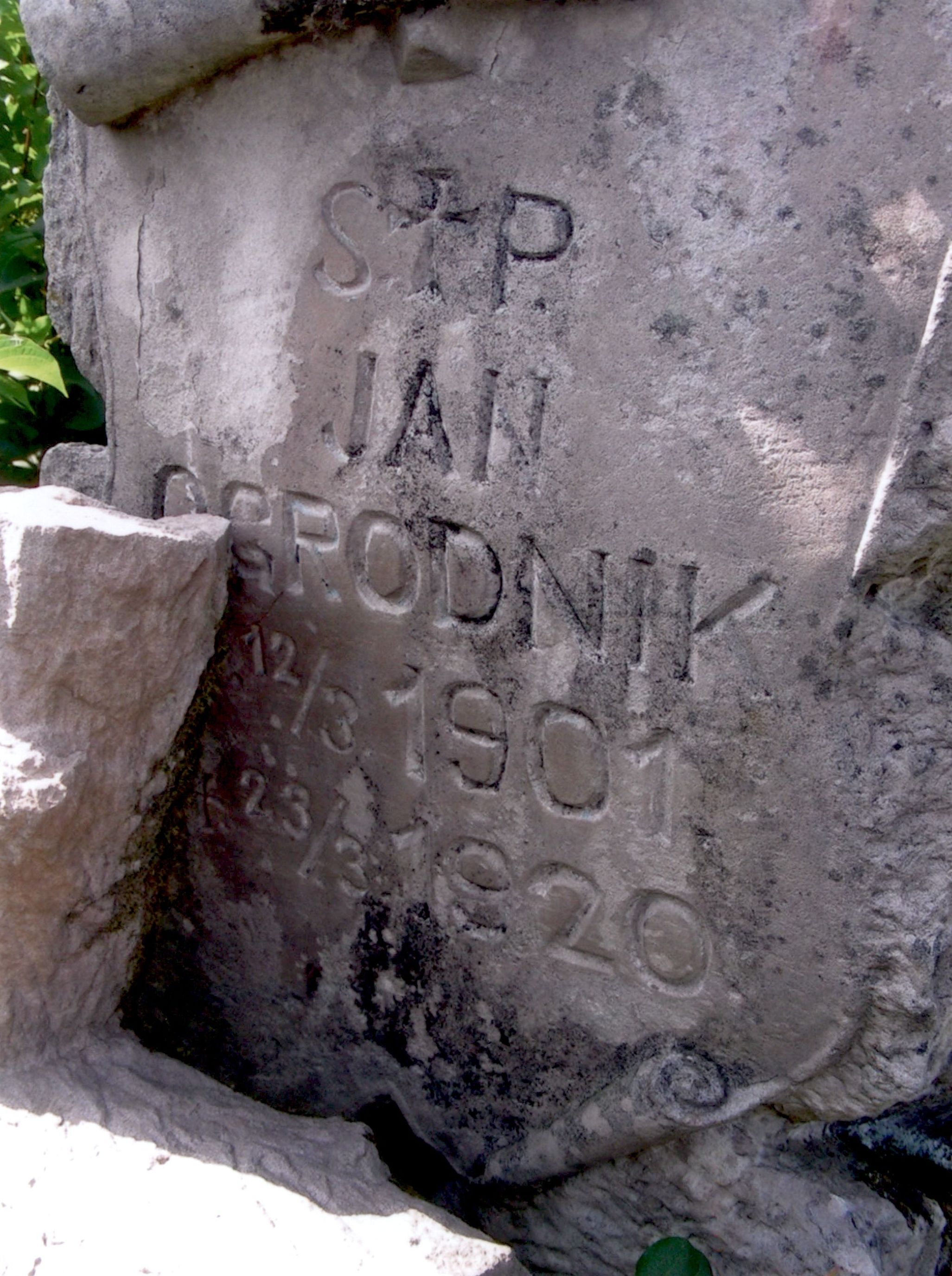 Tombstone Jan Ogrodnik, cemetery in Strusowo