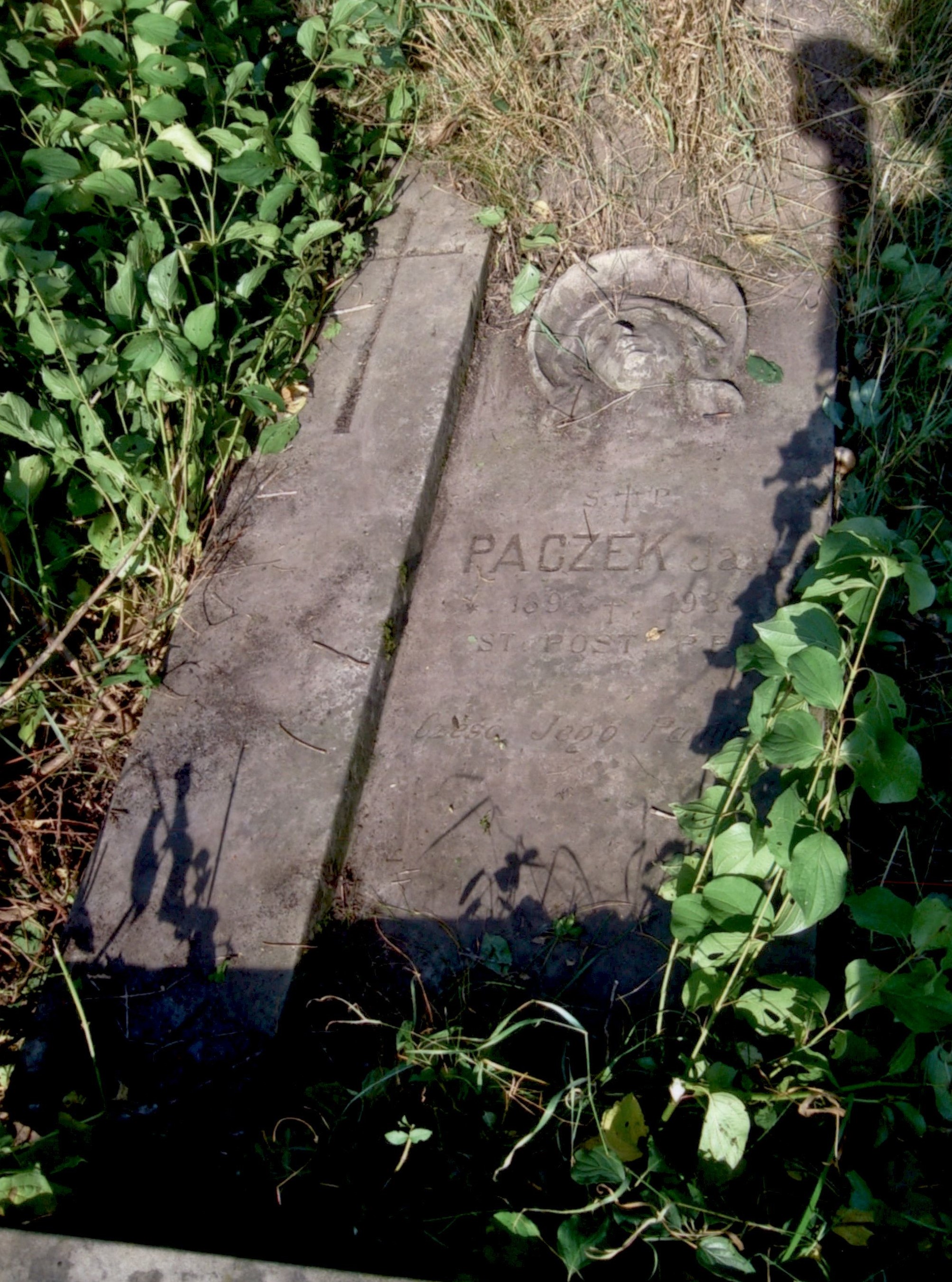 Tombstone Jan Paczek, cemetery in Strusowo