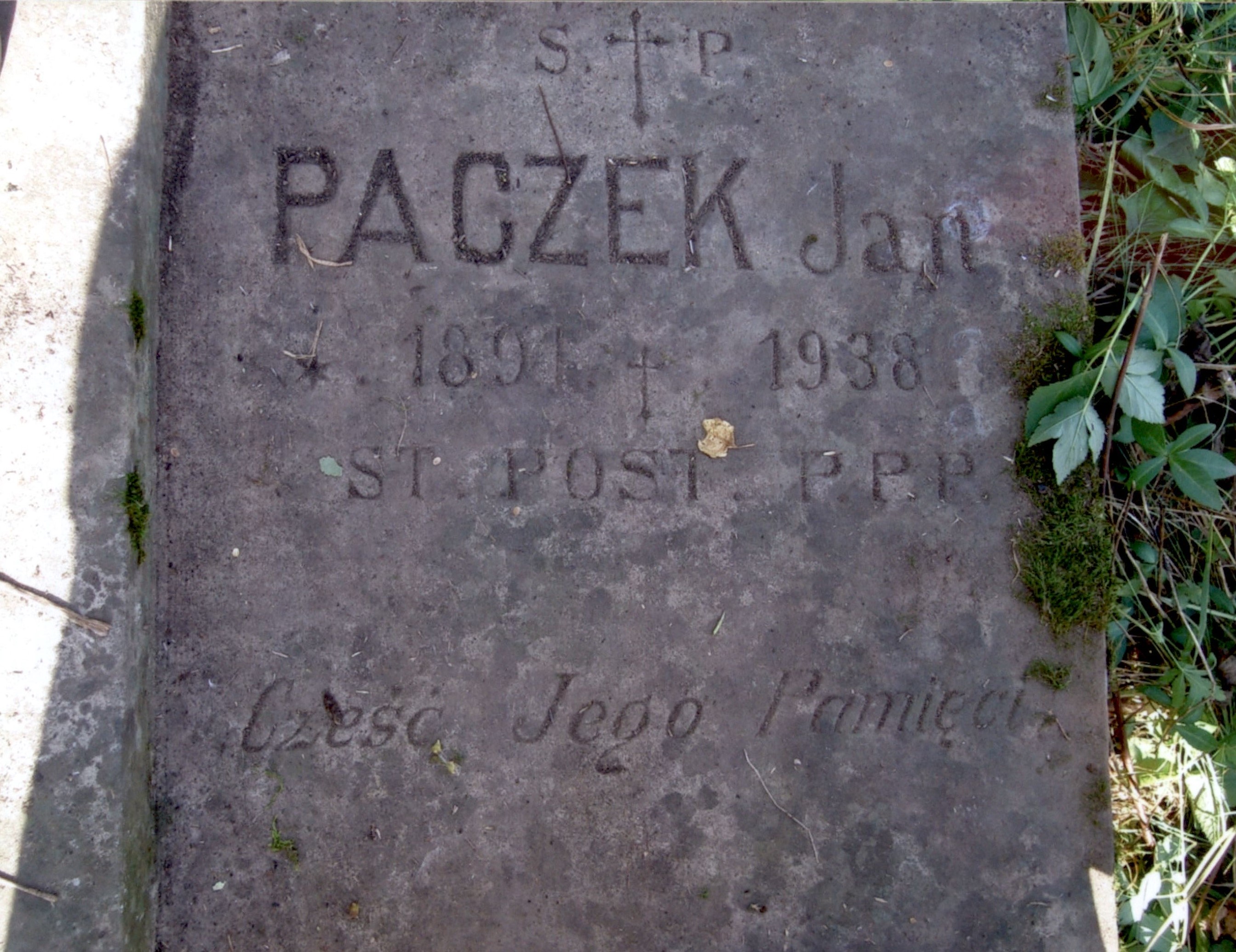 Tombstone Jan Paczek, cemetery in Strusowo