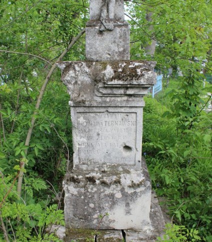 Nagrobek Jana i Marii Ternawskich na cmentarzu w Draganówce