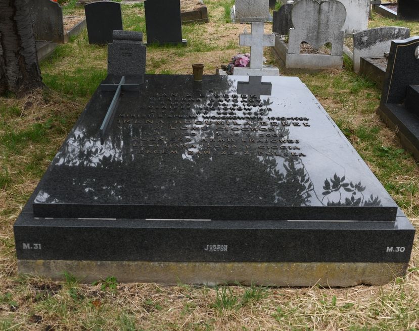 Tombstone of Jan and Irena Berek in London