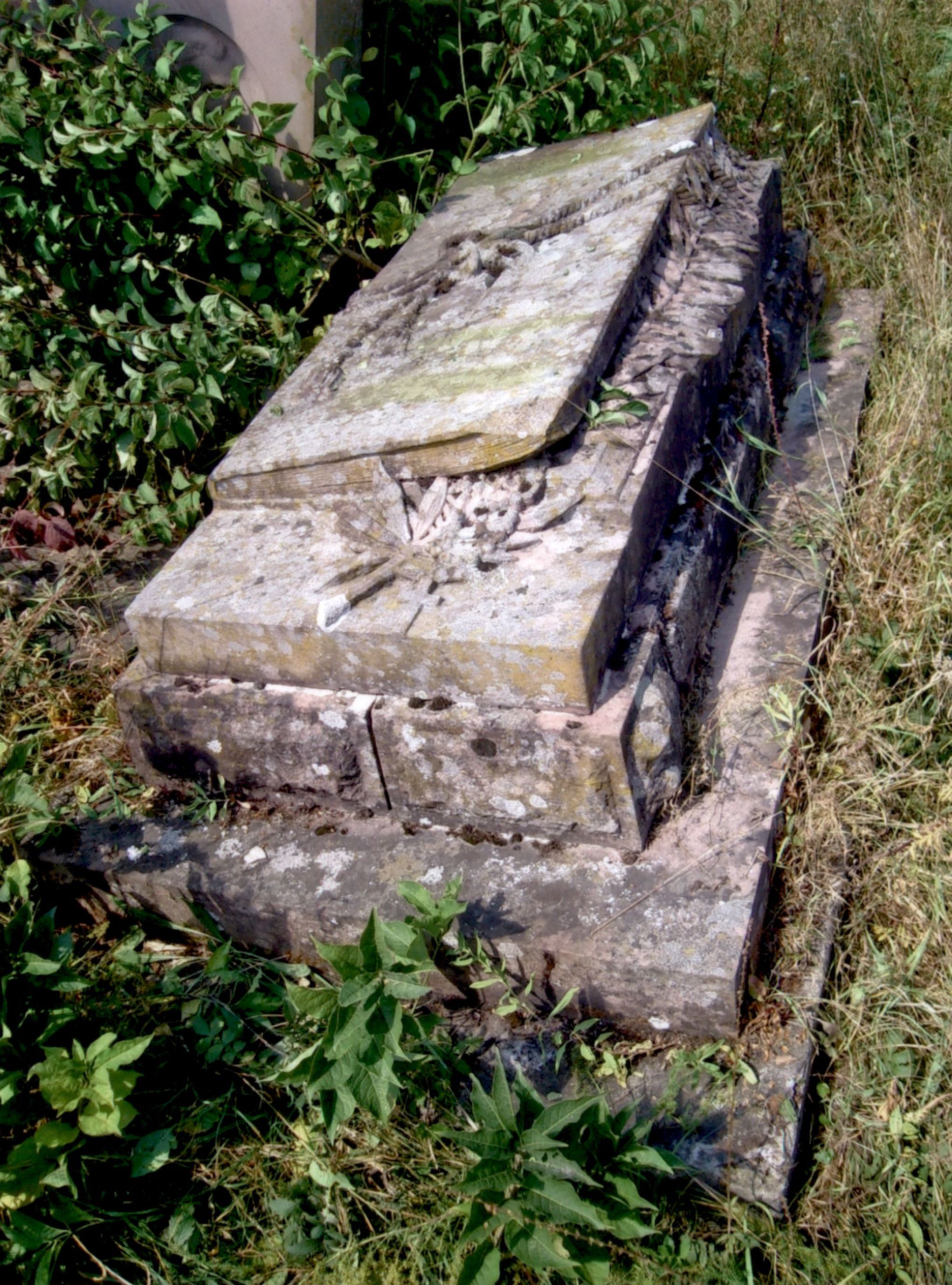 Tombstone Catherine Charles, Strusov cemetery