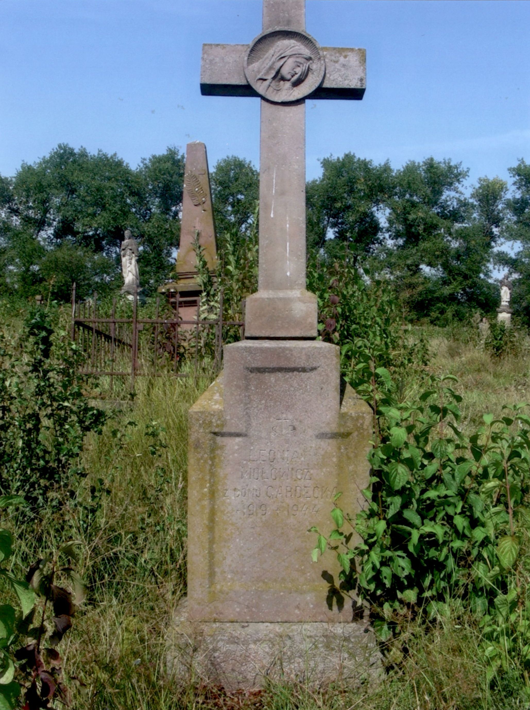 Gravestone of Leonia Volovich, Strusov cemetery