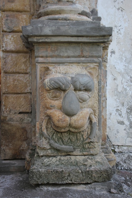 Condition of the portal before conservation