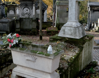 Nagrobek na cmentarzu Père-Lachaise, stan przed pracami konserwatorskimi