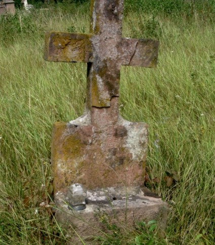 Nagrobek Róża N.N., cmentarz w Strusowie