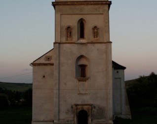 Fasada kościoła parafialnego p.w. Wniebowzięcia Maryi Panny w Buszczu, Ukraina, XVII w.