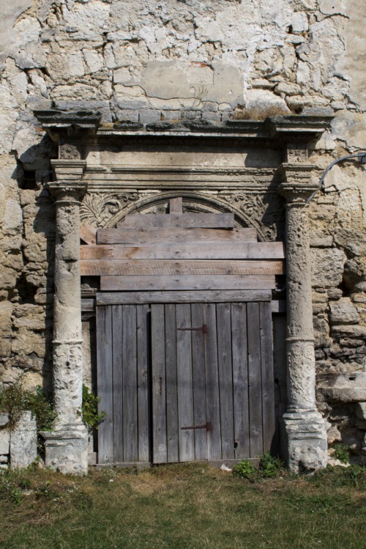 Entrance portal of the parish church of the Assumption of the Blessed Virgin Mary in Būšėnai, 17th century Ukraine before restoration