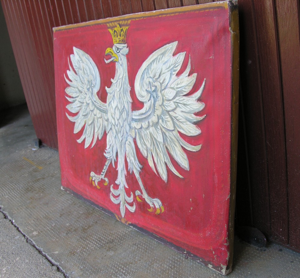 Painting by an anonymous amateur painter depicting the emblem of Poland, before conservation