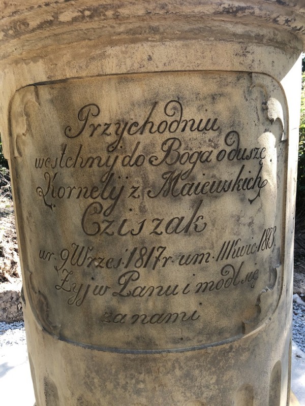 Inscription from the tombstone of Franciszek Szlamowski, Franciszka Majewska Kollaper, née Szlamowska, and Kornela Cziszak, née Majewska Cziszak, in the Basilian Cemetery in Kremenets