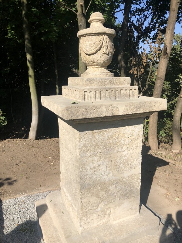 Nagrobek Filipa Spendowskiego na cmentarzu Bazyliańskim w Krzemieńcu
