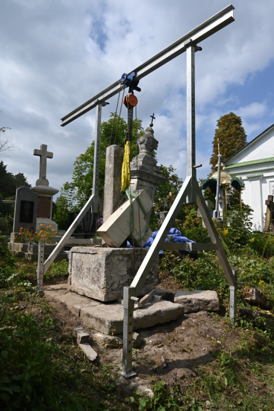 Nagrobek Marianny Gruiny   na cmentarzu Bazyliańskim w Krzemieńcu