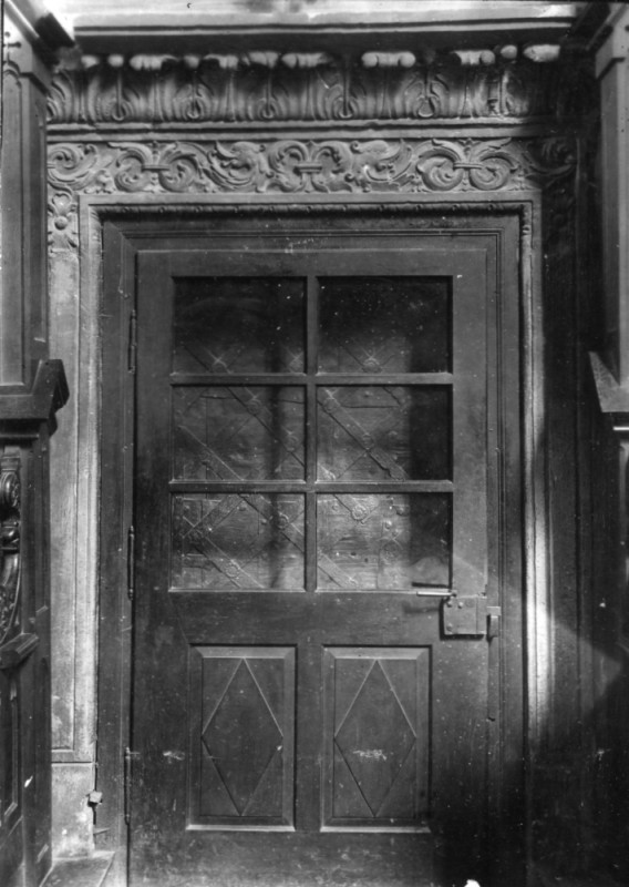 Portal of the entrance to the sacristy of the parish church of Saints Peter and Paul in Brzeżany, Ukraine, early 17th century. Pre-1939 condition, collection IHS Jagiellonian University