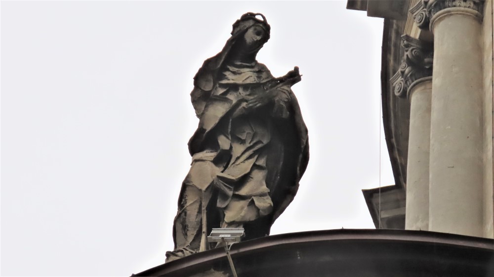 Figura na kruchcie frontowej elewacji korpusu kościoła Bożego Ciała (dominikanów) we Lwowie