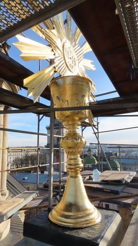 Monstrance from the façade of the Corpus Christi church (Dominican) in Lviv, after restoration