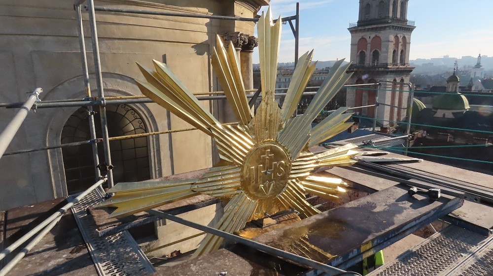 Monstrance from the façade of the Corpus Christi church (Dominican) in Lviv, after restoration