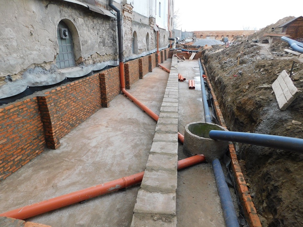 Monastery complex of the Order of Discalced Carmelites in Berdyczów, drainage works in the utility courtyard