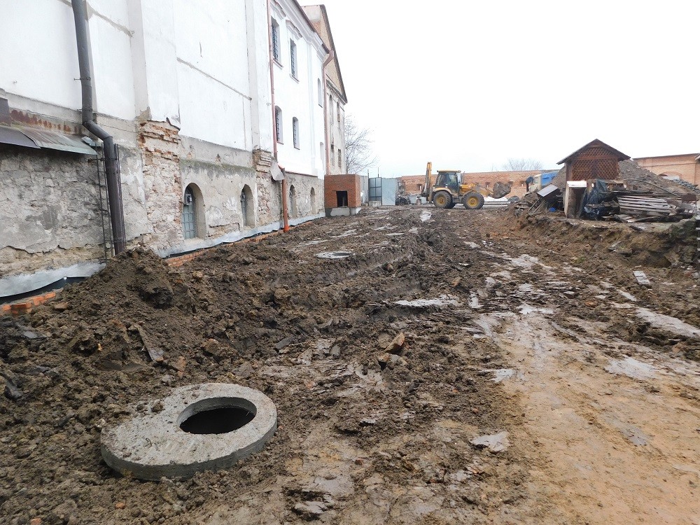 Monastery complex of the Order of Discalced Carmelites in Berdyczów, drainage works in the utility courtyard