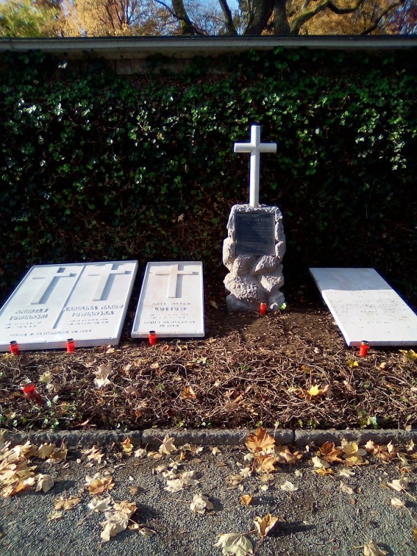 Sihlfeld Cemetery in Zurich, tombstones of Andrzej Towiański, his wife Karolina, née Max Towiańska, her sister Anna, née Max Gutt, and her husband Ferdinand Gutt, as well as members of the Circle for God's Cause during the work in progress