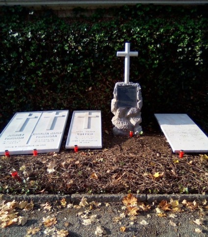 Cmentarz Sihlfeld w Zurichu, nagrobki Andrzeja Towiańskiego, jego żony Karoliny z Maxów Towiańskiej, jej siostry Anny z Maxów Guttowej i jej męża Ferdynanda Gutta oraz członków Koła Sprawy Bożej w trakcie prowadzonych prac