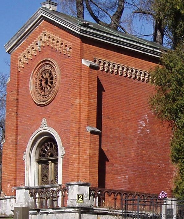 Kaplica Krzeczunowiczów na cmentarzu Łyczakowskim we Lwowie, widoczne zawilgocenie ścian