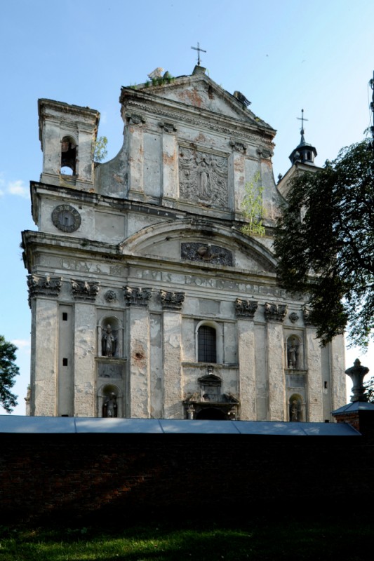 Holy Trinity Collegiate Church before restoration, Ołyka, 2018