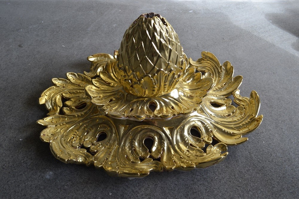 Rosette during gold polishing, after conservation, Holy Trinity Collegiate Church, Oleka, 2020