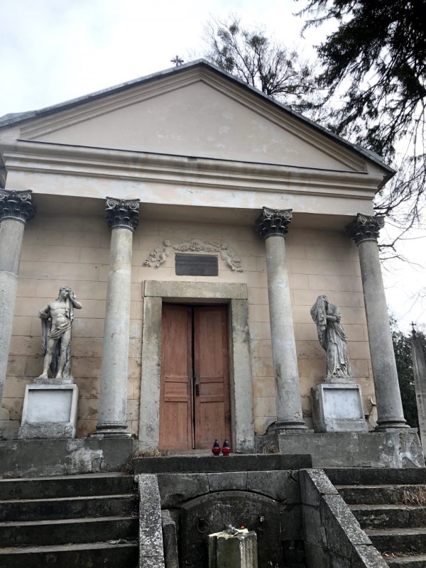 Dunin-Borkowski Chapel in Lychakiv Cemetery in Lviv, condition before restoration works