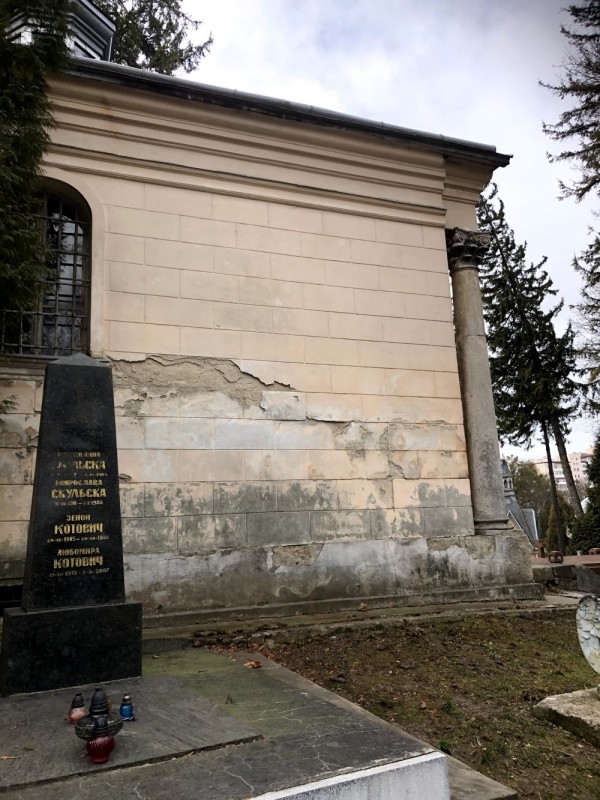 Dunin-Borkowski Chapel in Lychakiv Cemetery in Lviv, condition before restoration works