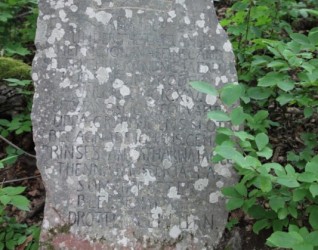 Płyta upamiętniająca Katarzynę Jagiellonkę przed pracami konserwatorskimi, Taxinge, 2019