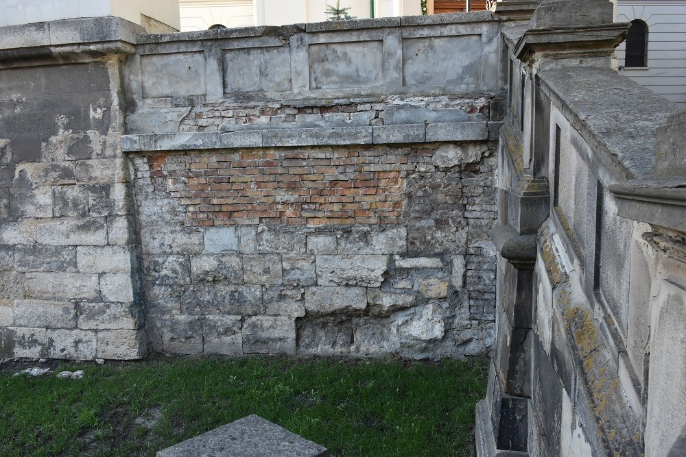 Fragment schodów kościoła pw. św. Antoniego we Lwowie, stan przed pracami konserwatorskimi