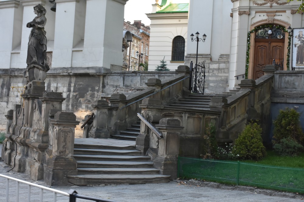 Stairs of St. Anthony's Church in Lviv, condition before restoration work