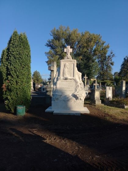 Fotografia przedstawiająca Selected tombstones in the Chernivtsi municipal cemetery, restoration work