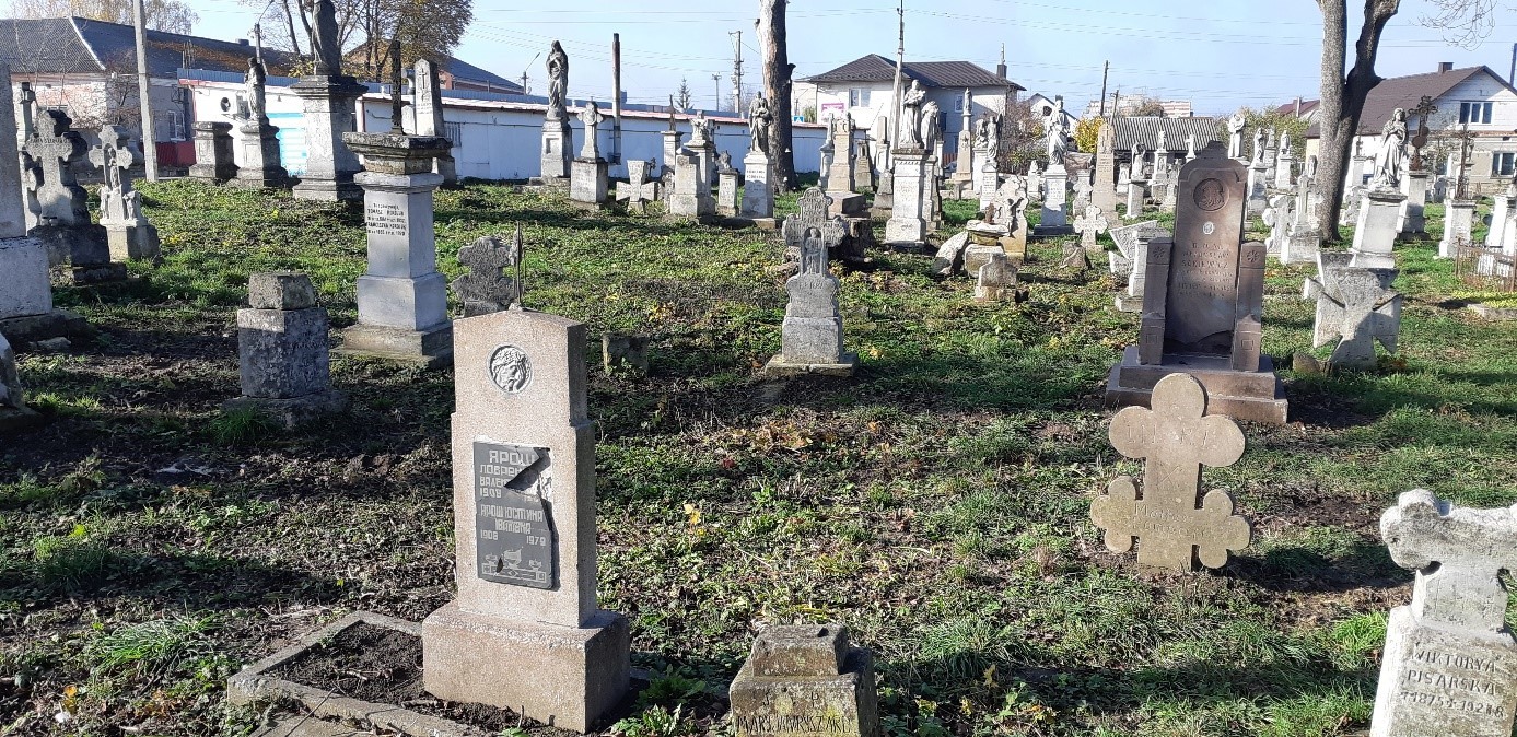 Zbarazh cemetery after clean-up work