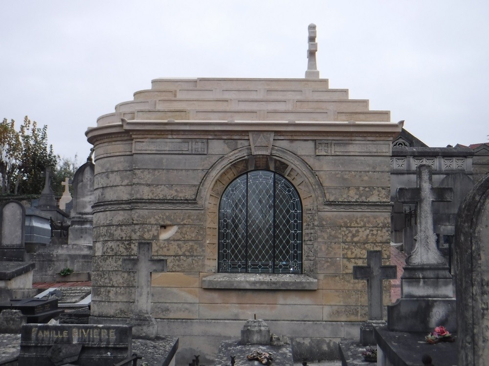 Jaroszyński chapel in Les Champeaux cemetery in Montmorency, before restoration work