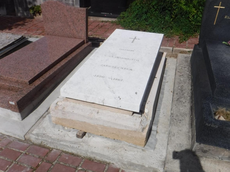 Photo showing Tombstones from Les Champeaux cemetery in Montmorency, conservation work