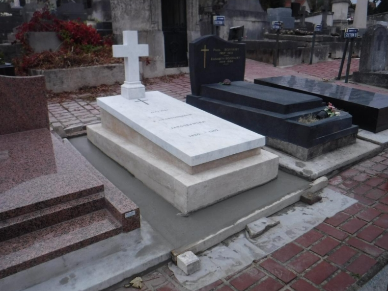 Photo showing Tombstones from Les Champeaux cemetery in Montmorency, conservation work
