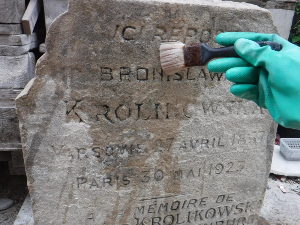 Tombstone of Bronislawa Królikowska from Les Champeaux cemetery in Montmorency, restoration work