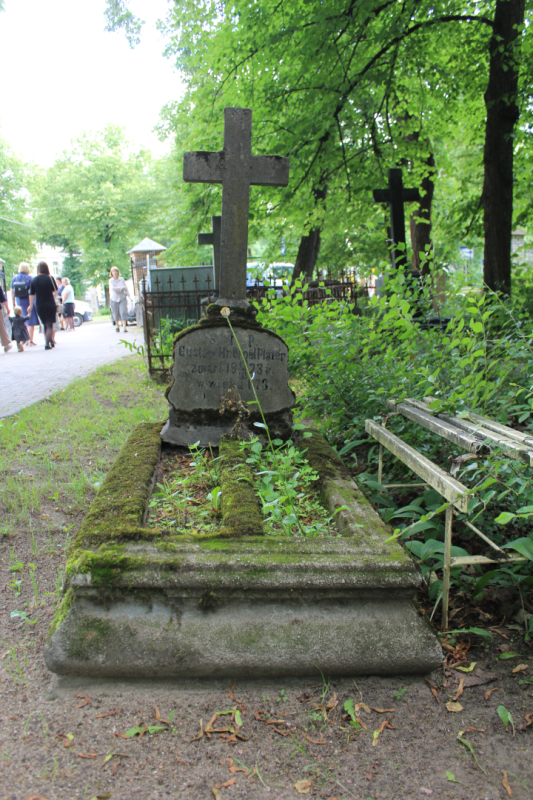 Nagrobek G. Platera na cmentarzu św. Michała w Rydze, stan przed pracami konserwatorskimi