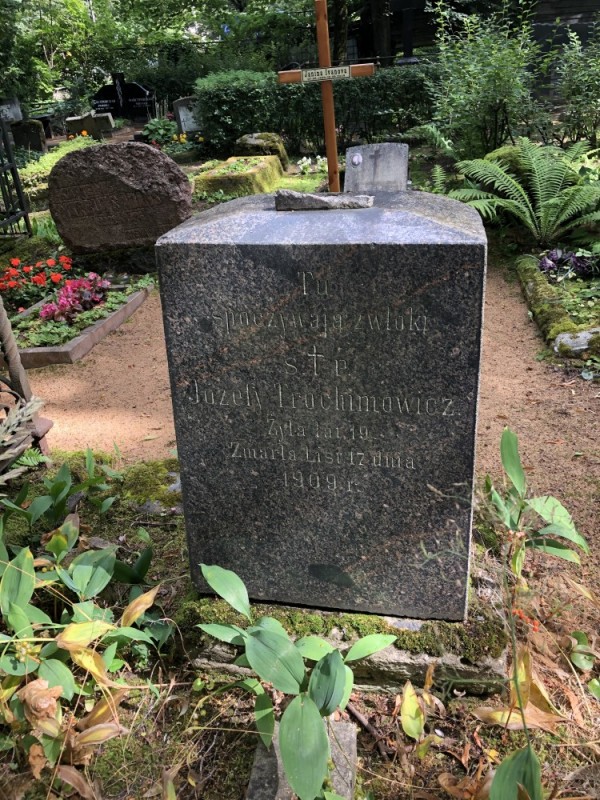 Tombstone of Jozefa Trochimovich in St. Michael's Cemetery in Riga, condition before restoration works