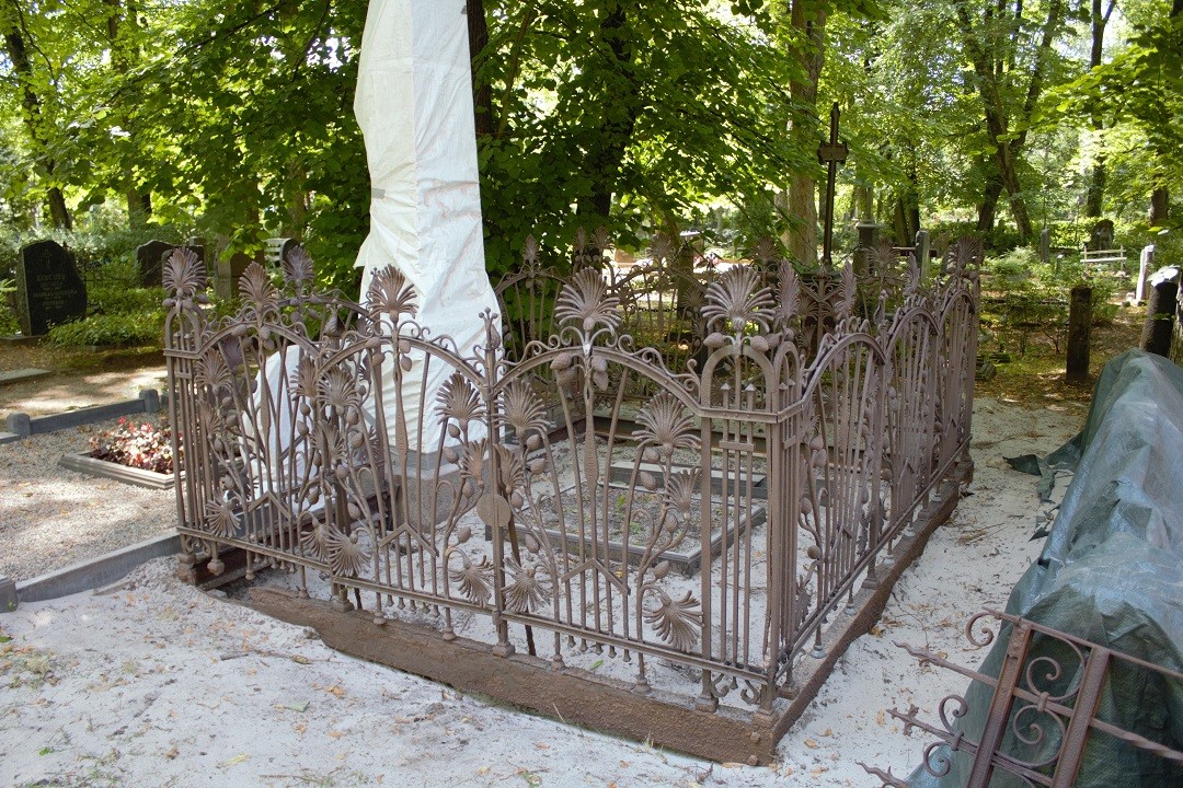 Nagrobek rodziny Martynoff na cmentarzu św. Michała w Rydze, prace konserwatorskie