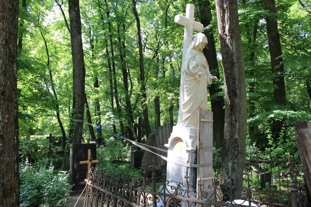 Nagrobek Wandy i Konstantego Czerwińskich na cmentarzu św. Michała w Rydze, prace konserwatorskie