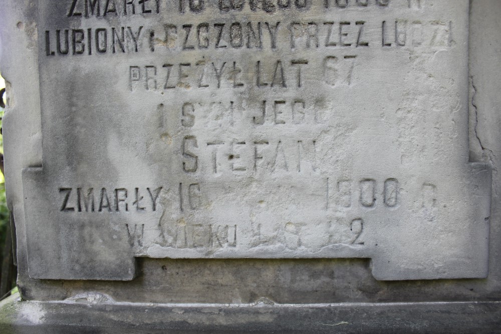 Tombstone of Wanda and Konstanty Czerwiński in St. Michael's Cemetery in Riga, condition before restoration works