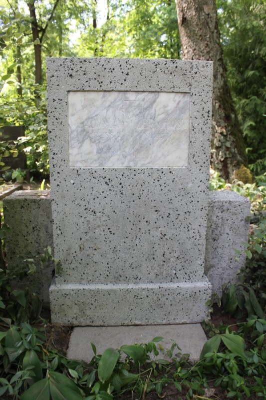 Tombstone of Władysław Czerniewski in St. Michael's Cemetery in Riga, restoration works