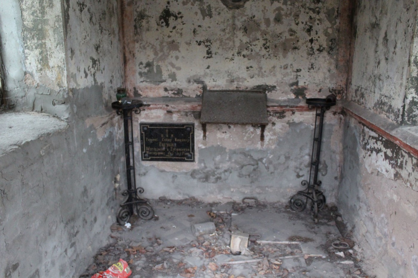 Photo montrant St Michael\'s cemetery, conservation work