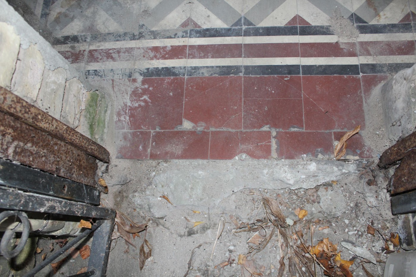 Photo montrant St Michael\'s cemetery, conservation work