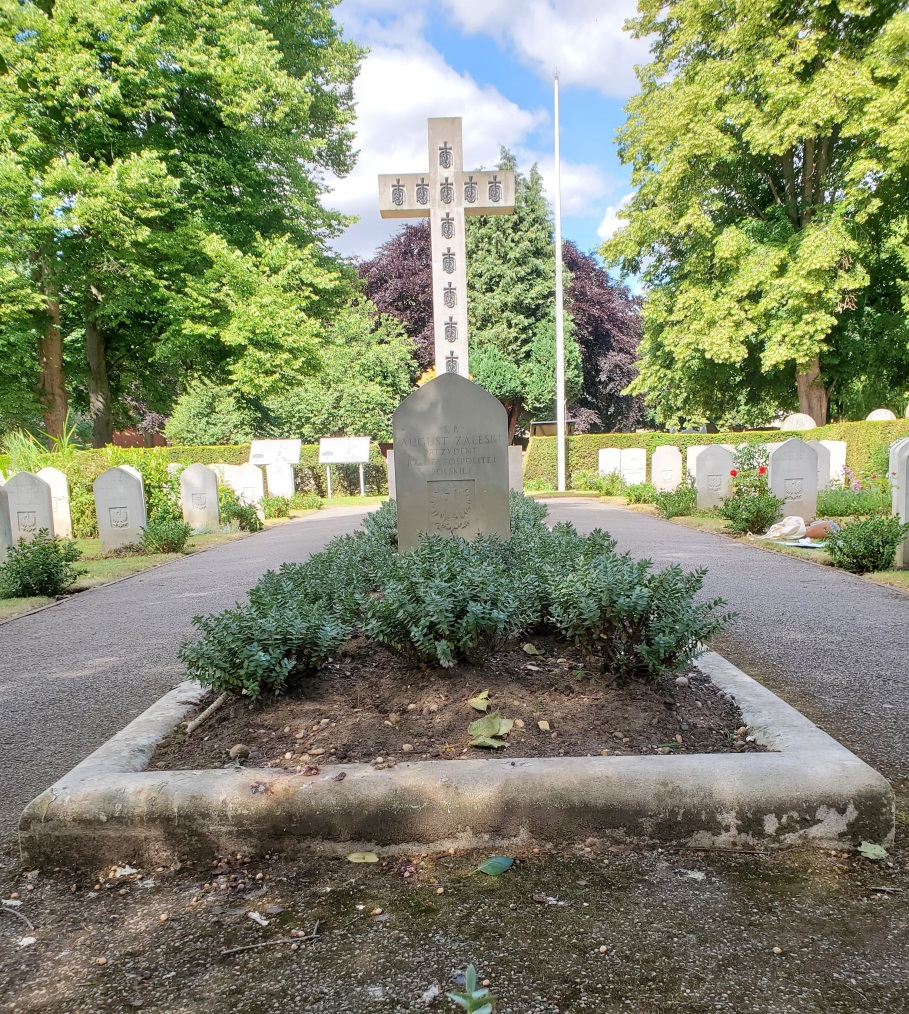 Nagrobek Augusta Zaleskiego, cmentarz Lotników Polskich w Newark-upon-Trent