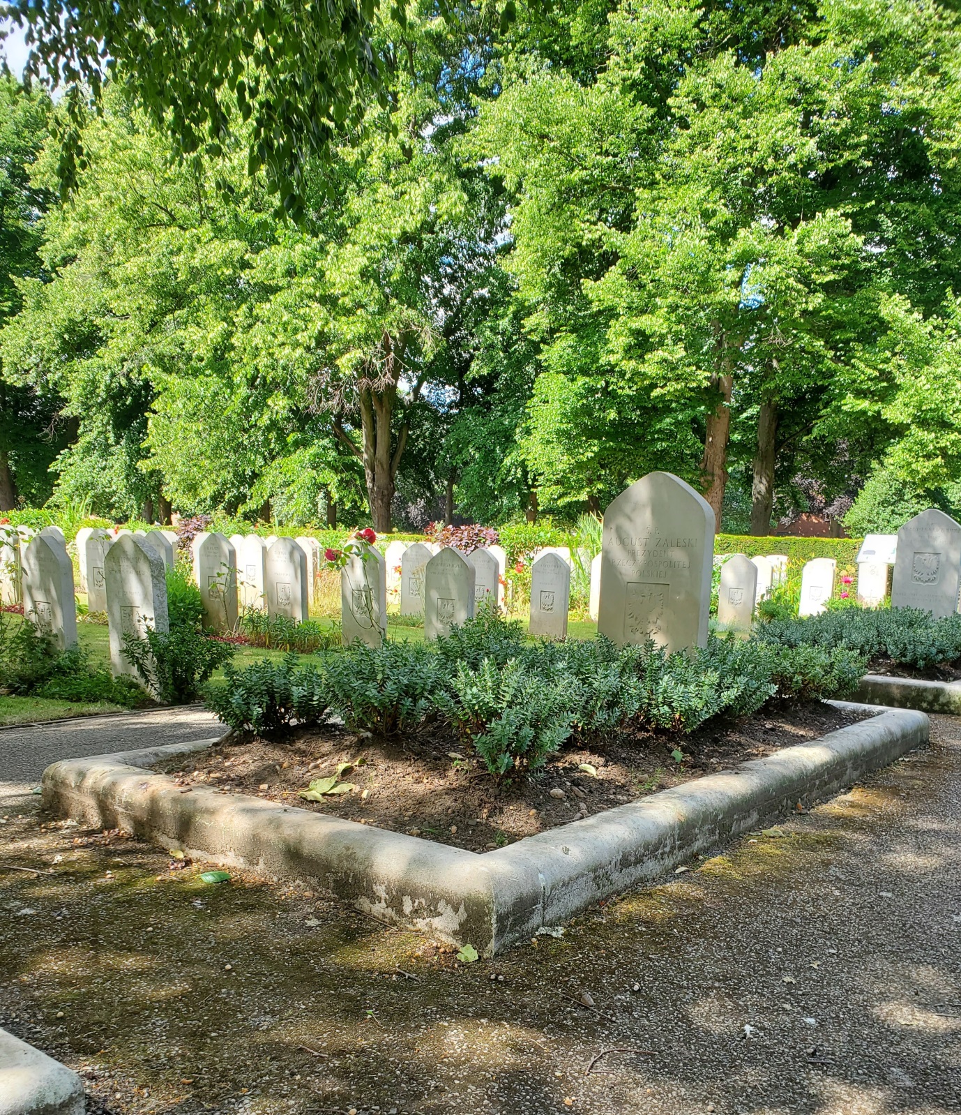 Nagrobek Augusta Zaleskiego, cmentarz Lotników Polskich w Newark-upon-Trent