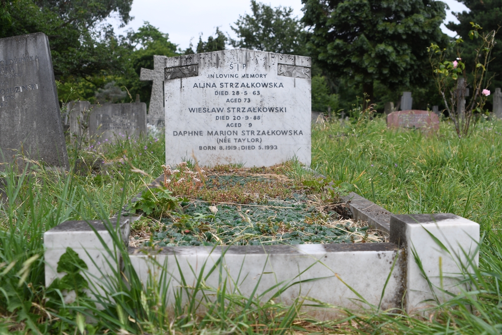 Nagrobek Aliny, Daphne Marion i Wiesława Strzałkowskich, cmentarz North Sheen, Londyn